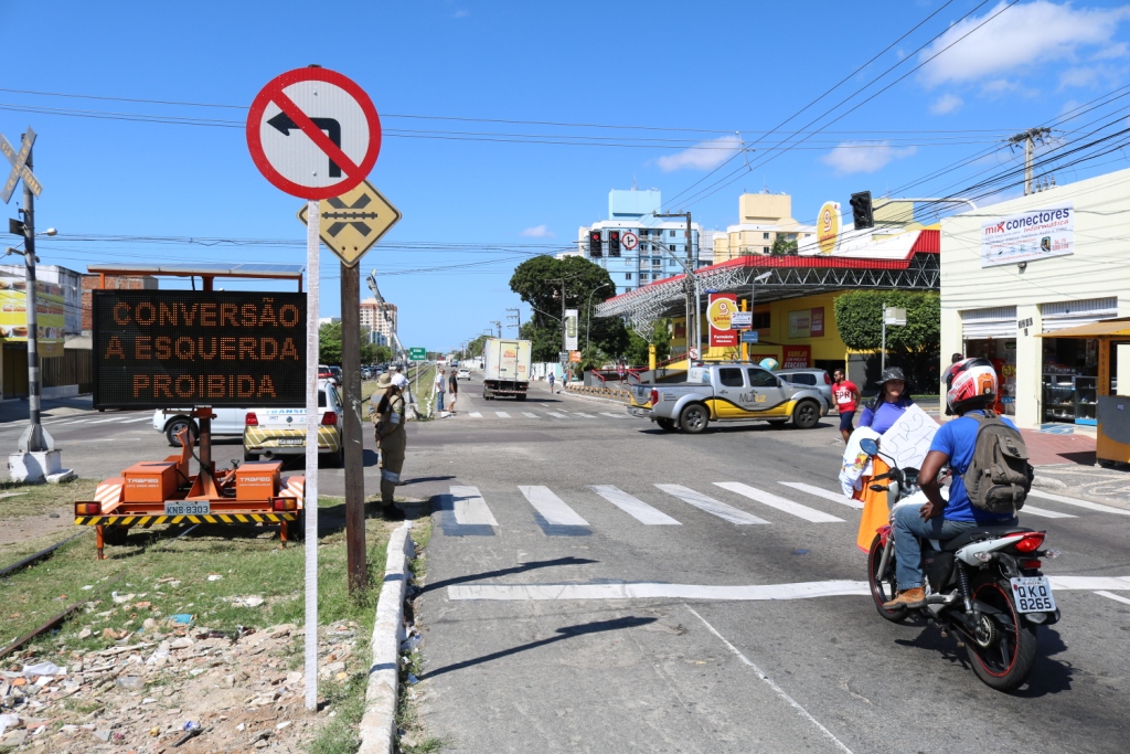 Mudança de circulação no cruzamento da avenida Augusto Franco gera melhorias no fluxo da via - SMTT Aracaju